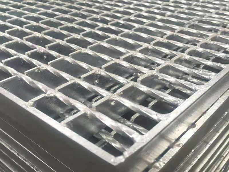 1649903673144050705.jpg 2.jpg