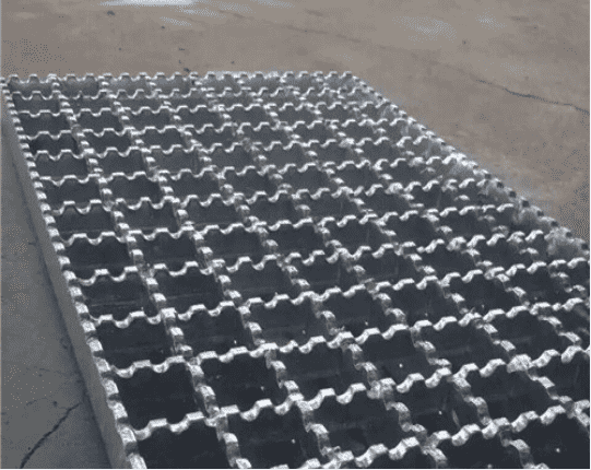 中石化油廠專用齒形鋼格柵板平臺廠家價格優惠！！